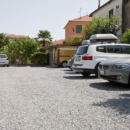 Appartamenti Linda San Bartolomeo Al Mare Luaran gambar